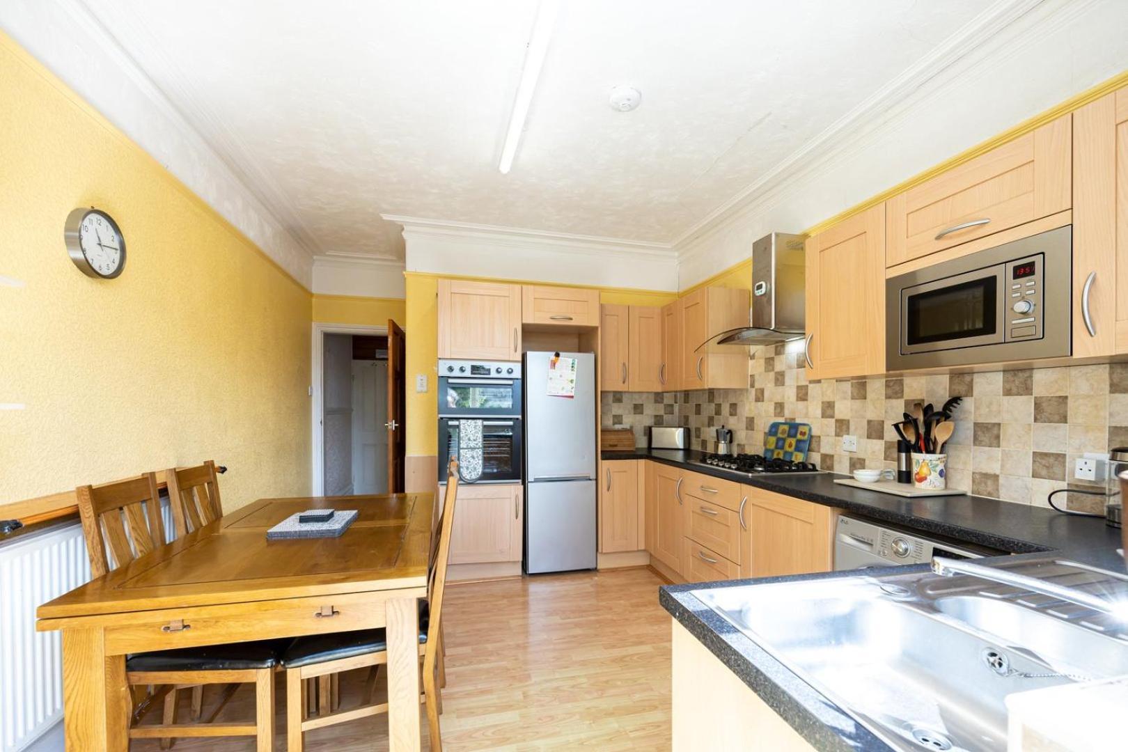 Guestready - Enchanting Life In Gorse Hill Manchester Exterior foto