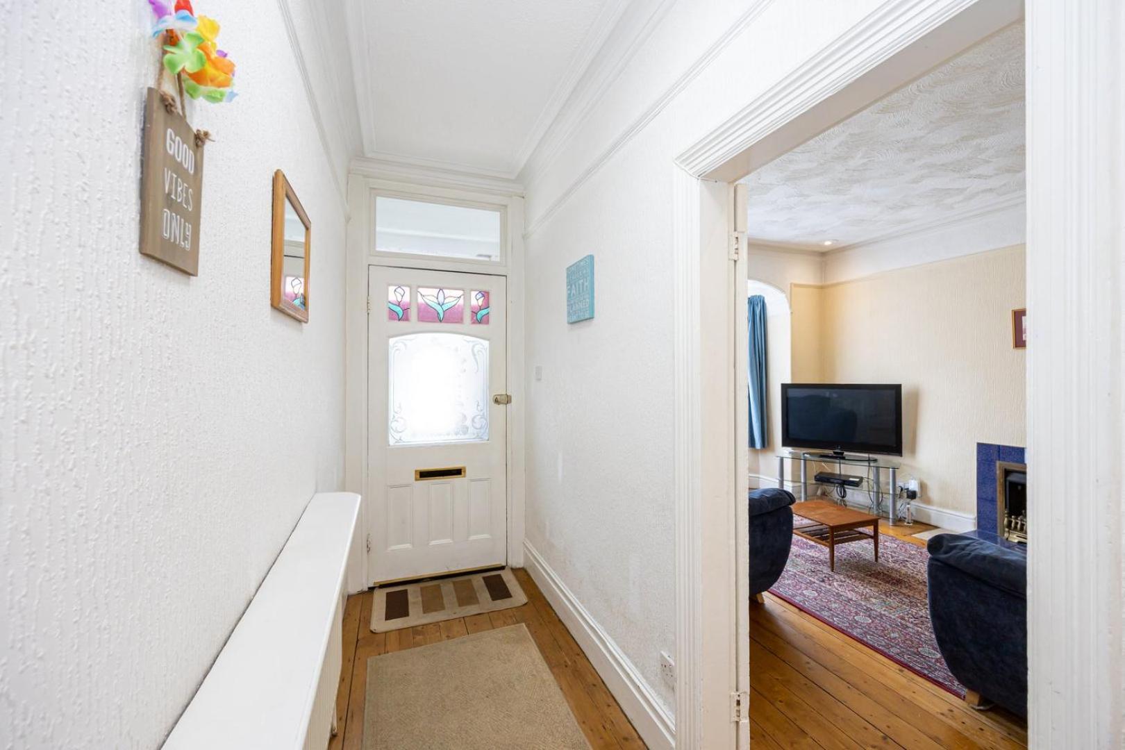 Guestready - Enchanting Life In Gorse Hill Manchester Exterior foto