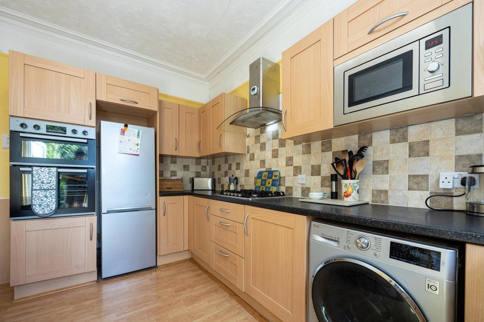 Guestready - Enchanting Life In Gorse Hill Manchester Exterior foto