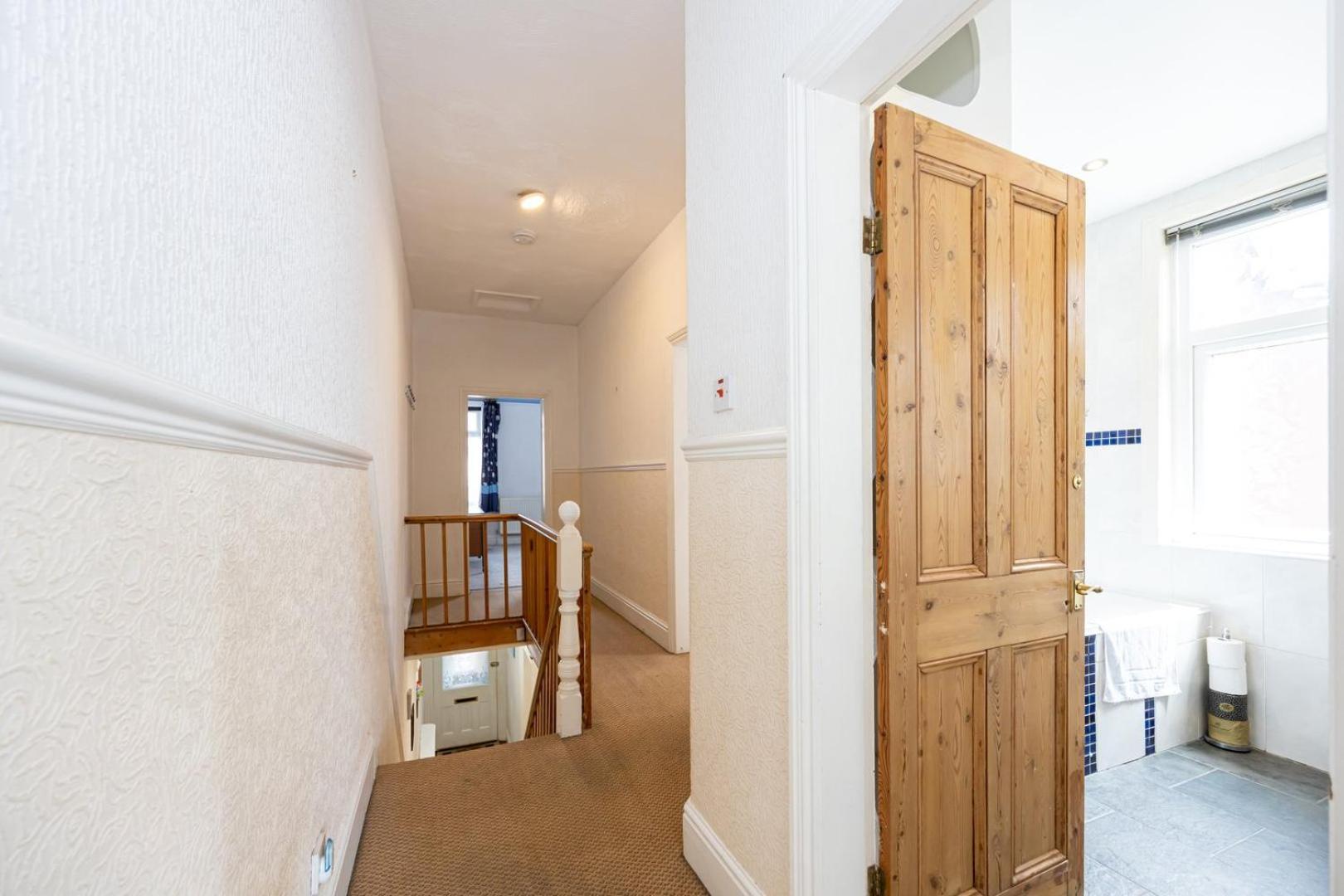 Guestready - Enchanting Life In Gorse Hill Manchester Exterior foto