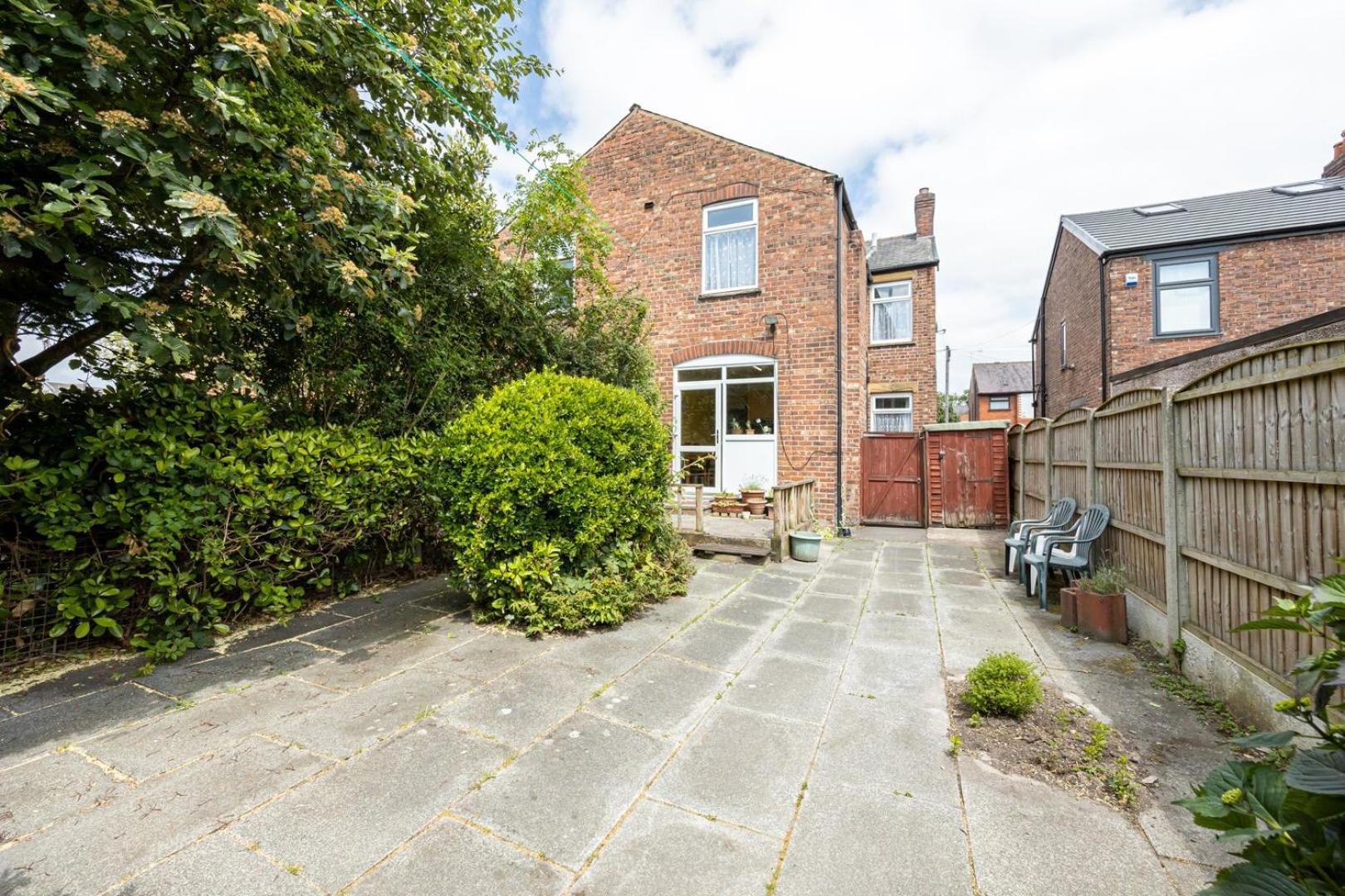 Guestready - Enchanting Life In Gorse Hill Manchester Exterior foto