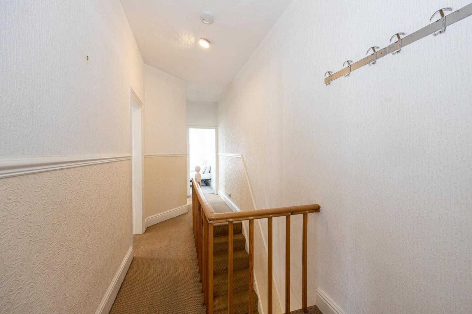 Guestready - Enchanting Life In Gorse Hill Manchester Exterior foto