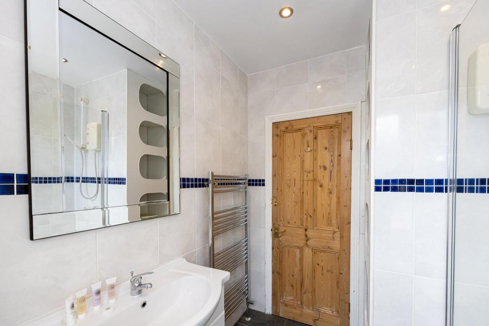 Guestready - Enchanting Life In Gorse Hill Manchester Exterior foto